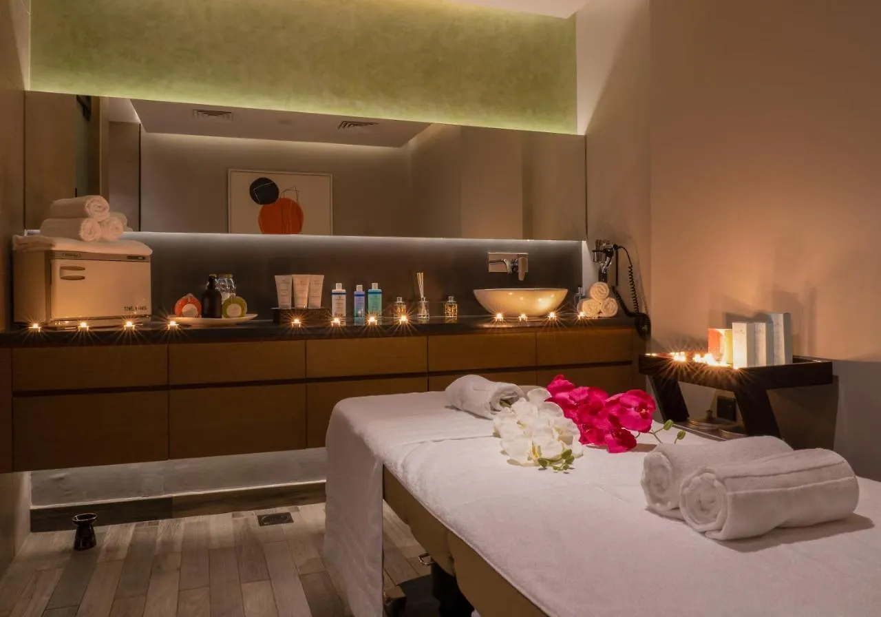 Al Khoory Courtyard Hotel Dubaj
